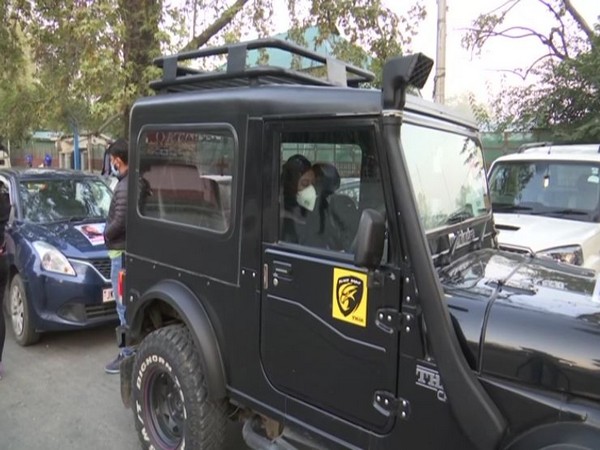 Why can't we drive?: In a first, car rally held in Kashmir to encourage female drivers