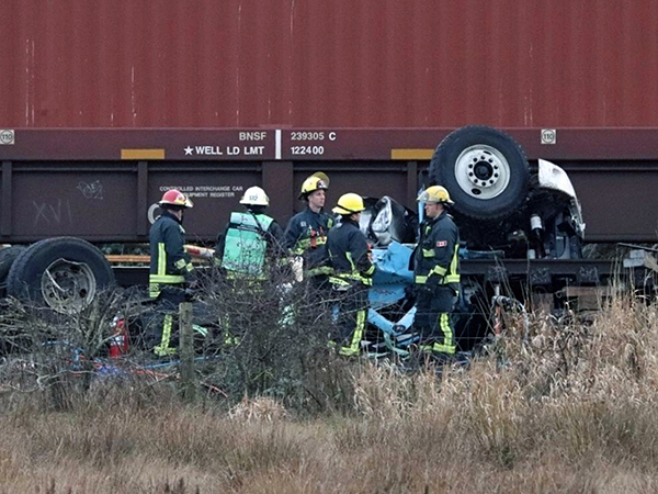 Police say Vancouver man dies following collision between his truck and train