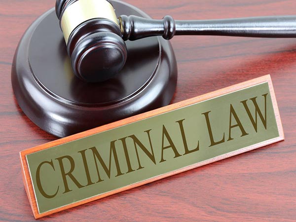 Defendant throws feces at Miami judge, gets acquitted on burglary charges