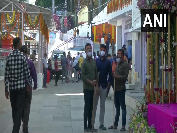 Devotees flock to Mata Vaishno Devi shrine in J-K on first day of Navratri