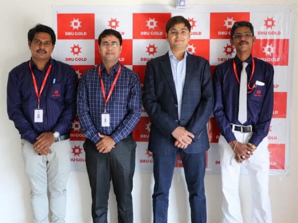 Akhilesh Agarwal, Founder and CEO, DRU GOLD (second from right) with the team at the Chanda Nagar Store Launch