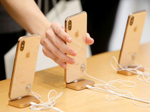 Higher tariffs to hit Apple's iPhone sales