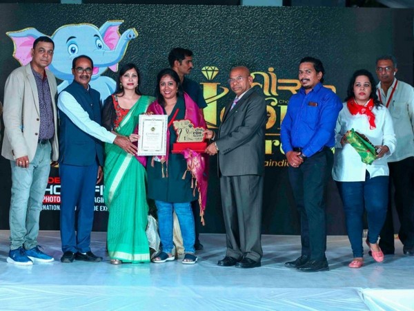 Sravani Asuri, founder of DginomaD receiving 'Vidya Ratna' award