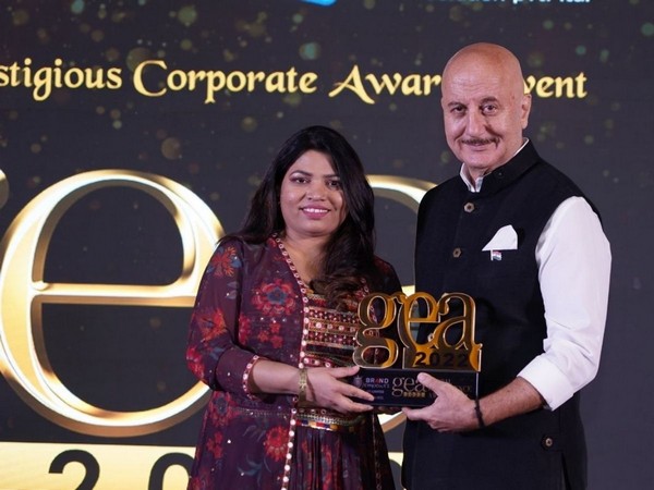 Meribindiya International Academy was honoured with the Best Beauty and Wellness Training Institute of the Year Award by renowned film actor Anupam Kher