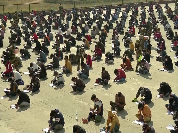 Thousands turn up in J-K's Budgam for written round of BSF recruitment drive