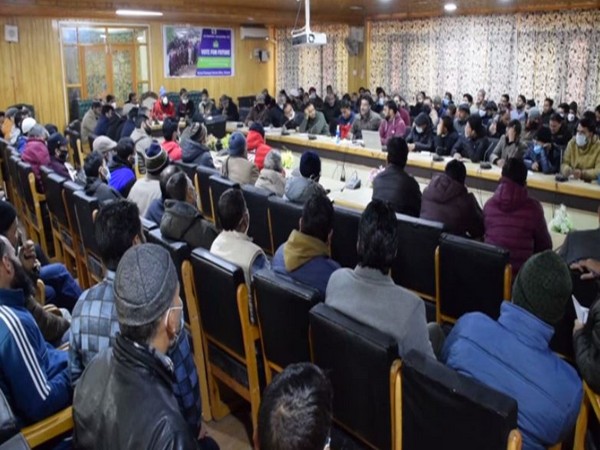 Pulwama administration holds training programme for polling staff, presiding officers