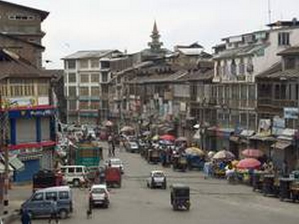 Visual from a market place in Srinagar. Photo/ANI