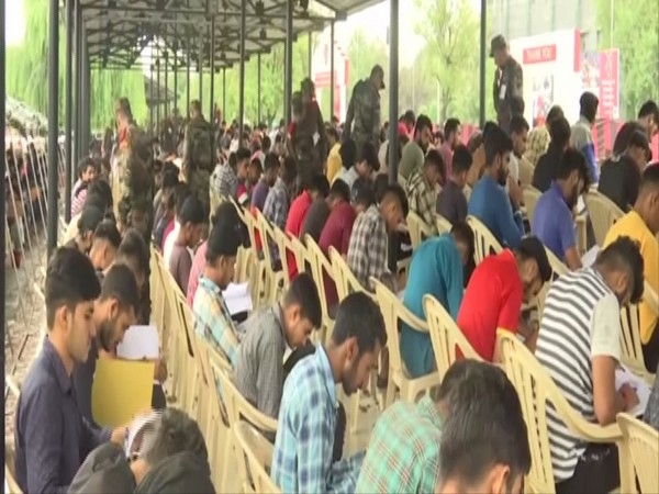 Kashmiri youth take army recruitment test, urge others to contribute to country