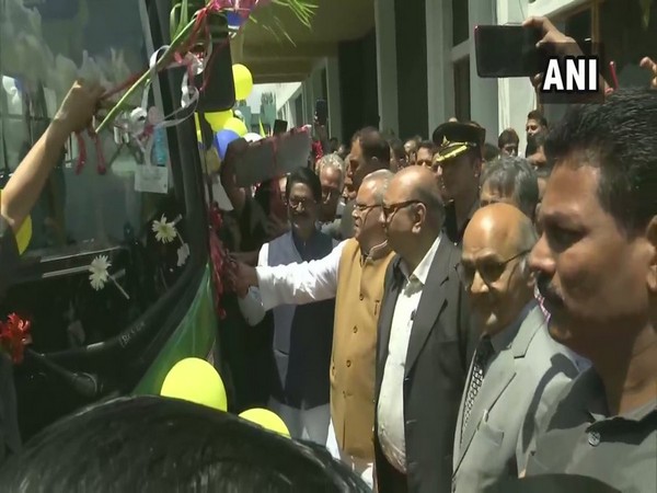 J-K: 20 electric buses flagged off in Srinagar under FAME India scheme