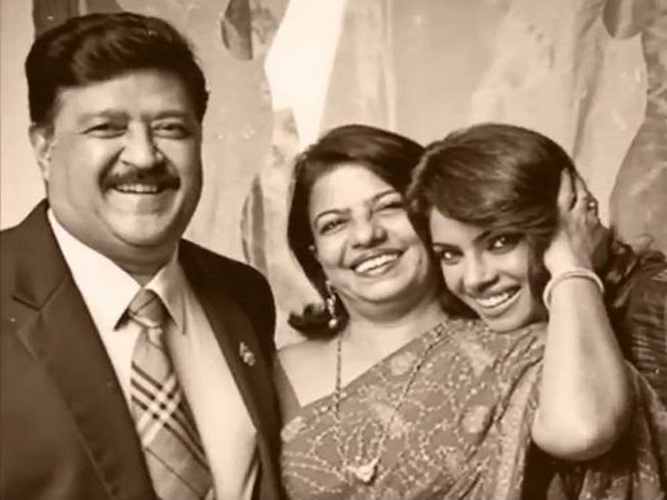 Priyanka celebrates father's b'day with mom Madhu