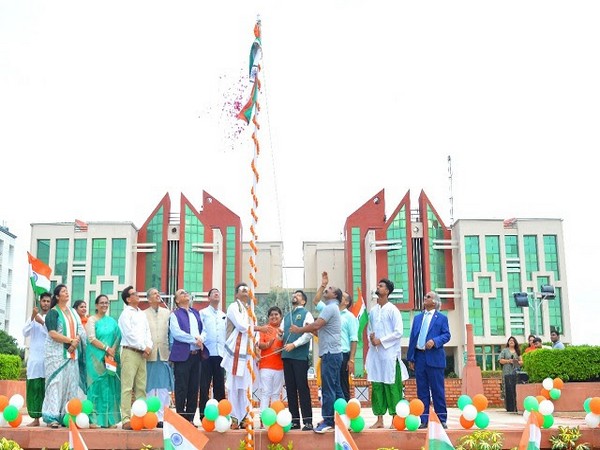 Dr Prashant Bhalla hoists the national flag along with Dignitaries