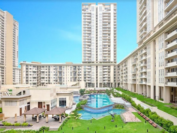 Milind Soman to run on one of Asia's largest residential skywalks at Experion Windchants