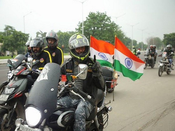 Bikers in full enthusiasm during the ride