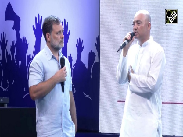 NEET PAPER LEAK: Riya Kumari’s father breaks down talking to Rahul Gandhi at ‘Chhatron Ki Goonj’