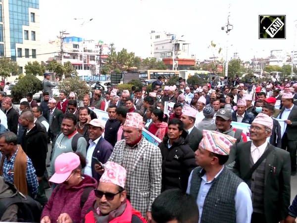 Nepal: Thousands of teachers protest over delay in endorsing education bill