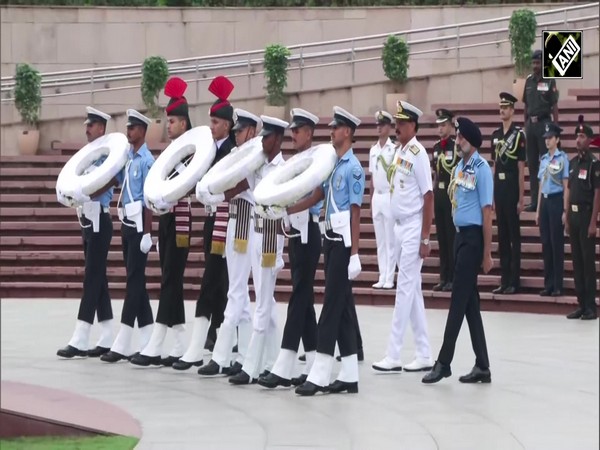 DS, Tri-Services Chiefs pay tribute to martyrs at National War Memorial on Air Force Day
