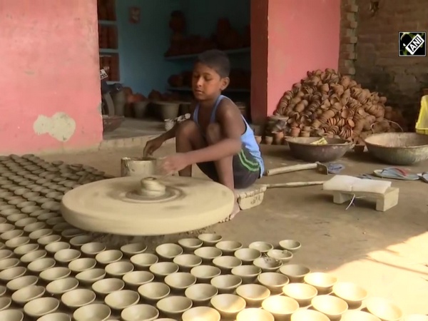 Potters making 1.25 lakh earthen lamps for Ram Temple ‘bhoomi pujan’