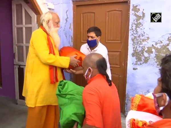 Clothes prepared for Ram Lalla handed over to Mahant Satyendra Das