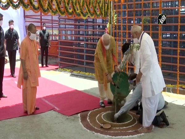 PM Modi plants ‘Parijaat’ sapling ahead of 'bhoomi pujan' in Ayodhya