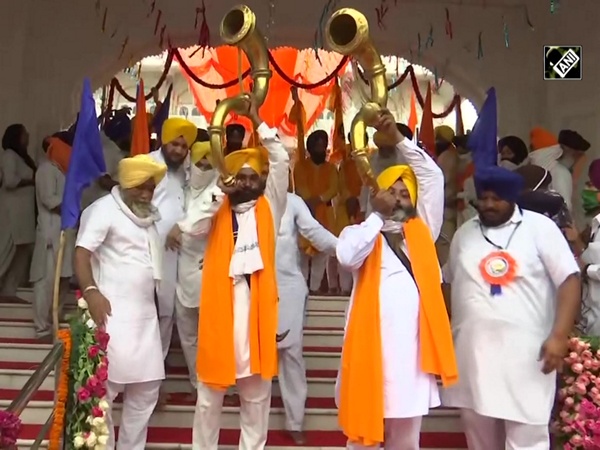 Devotees take out ‘Nagar Kirtan’ on 1st Prakash Parv of Guru Granth Sahib in Amritsar