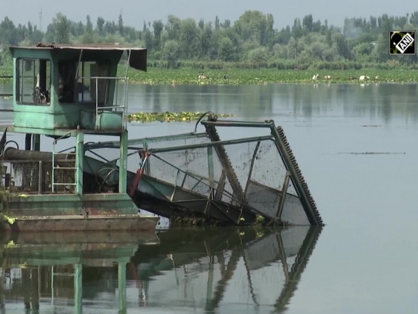 Srinagar’s Dal Lake will now be cleaned with high-tech machines