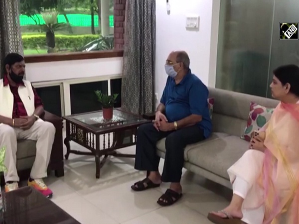 Ramdas Athawale meets Sushant’s family