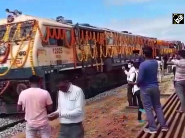Railways start RORO service from Karnataka’s Nelamangala to Maharashtra’s Bale
