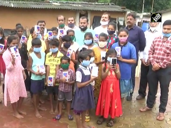 Maharashtra BJP distributes smartphones to tribal kids for online classes
