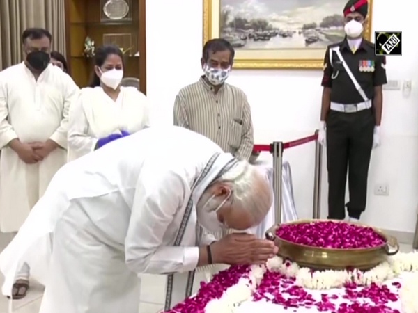 PM Modi, President Kovind pay floral tribute to Pranab Mukherjee