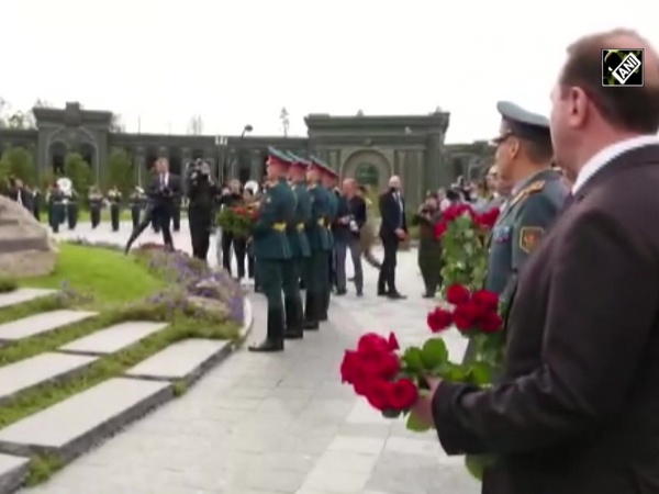 Rajnath Singh pays tribute at Moscow's monument to the Mothers of Winners