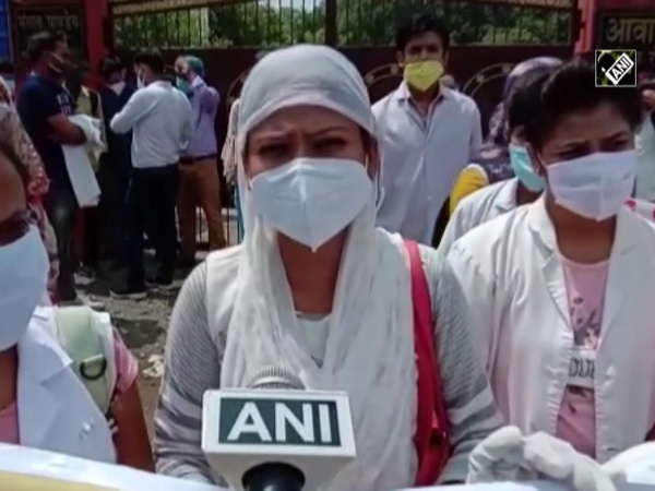 Nursing students protest outside State Health Minister’s residence in Patna