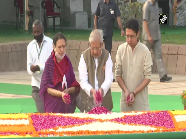 Family of Lal Bahadur Shastri pays tribute to him on his birth anniversary