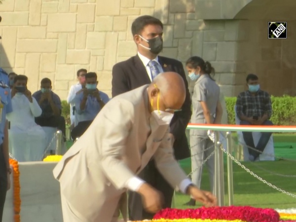President Kovind pays tribute to Bapu on his birth anniversary at Raj Ghat