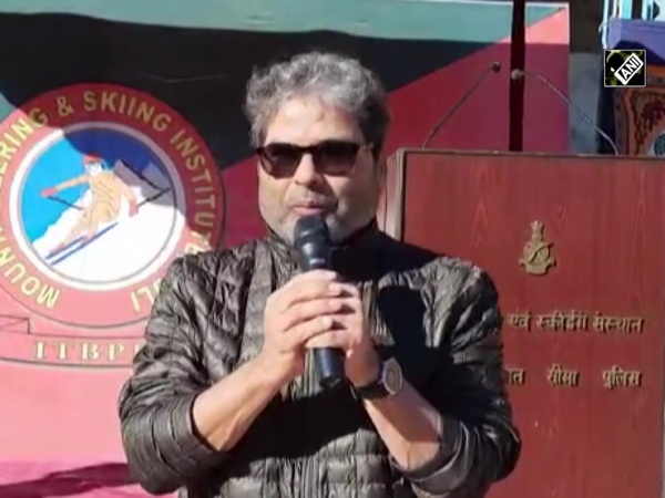 Watch: Bollywood singer Vishal Bhardwaj sings for ITBP jawans in Auli