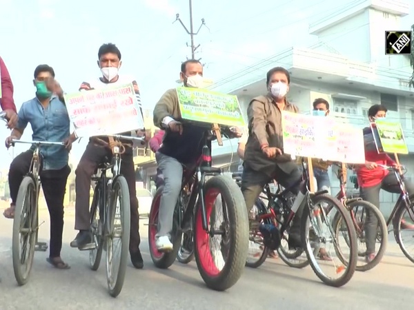 Cycle rally in Kanpur creates awareness on pollution