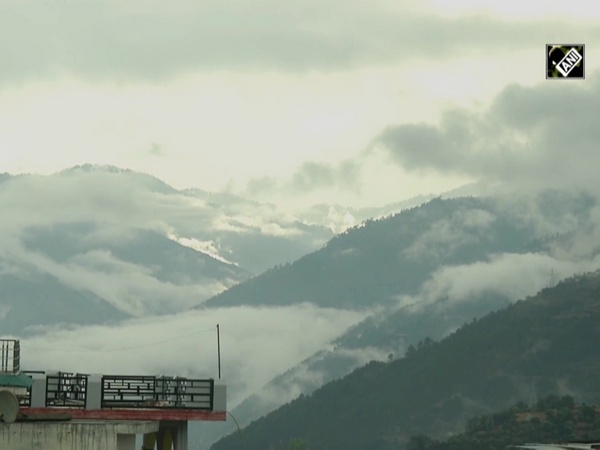 Fresh spell of snowfall in J&K’s Doda, temperature drops significantly
