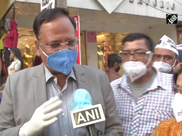 COVID-19: Satyendar Jain distributes face masks in Delhi’s Shakur Basti