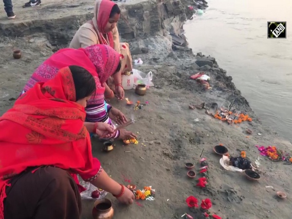 Devotees flock to Triveni Sangam on occasion of ‘Kartik Purnima’