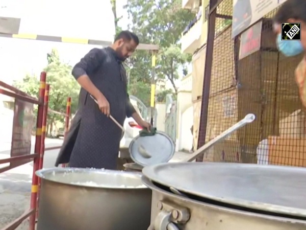 Hyderabad man serving free food, humanity for past 10 years