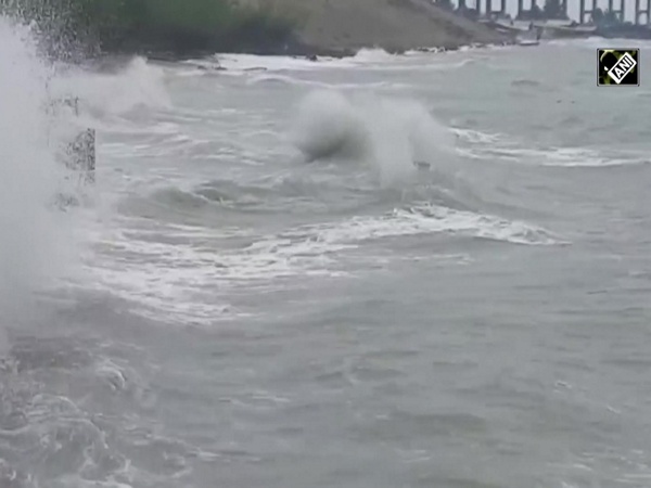 Watch: High tides hit Rameswaram ahead of Cyclonic Storm 'Burevi'