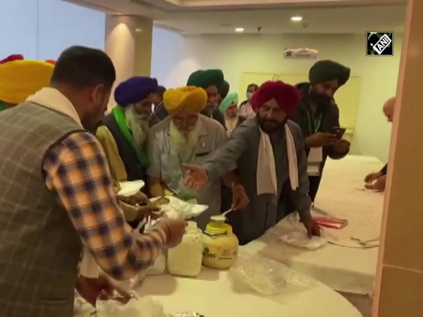 Farmers refused to accept meals provided by govt during meeting break in Delhi