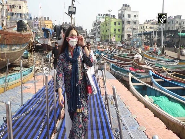 Sara Ali Khan shines in ethnic wear