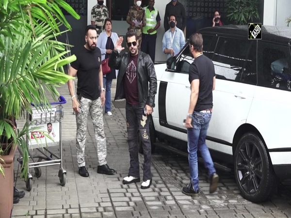 Salman Khan leaves for Hyderabad to promote ‘Antim: The Final Truth’