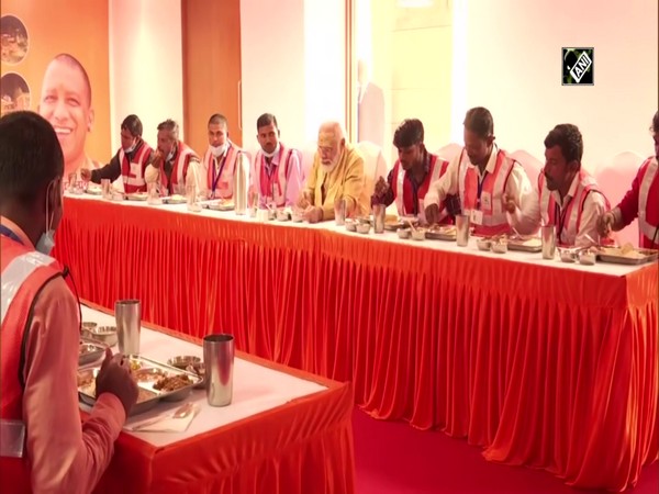 PM Modi dines with construction workers of Kashi Vishwanath Dham Corridor