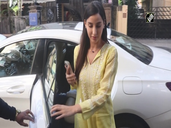 B-town celebrities Shilpa Shetty, Nora Fatehi, Janhvi Kapoor spotted in Mumbai