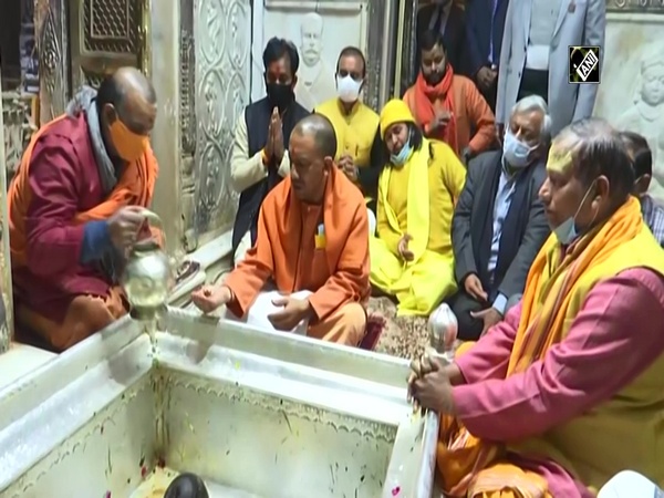 CM Yogi offers prayers at Kashi Vishwanath Temple in Varanasi