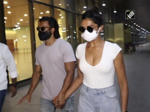 B-Town power couple Deepika, Ranveer clicked at Mumbai airport