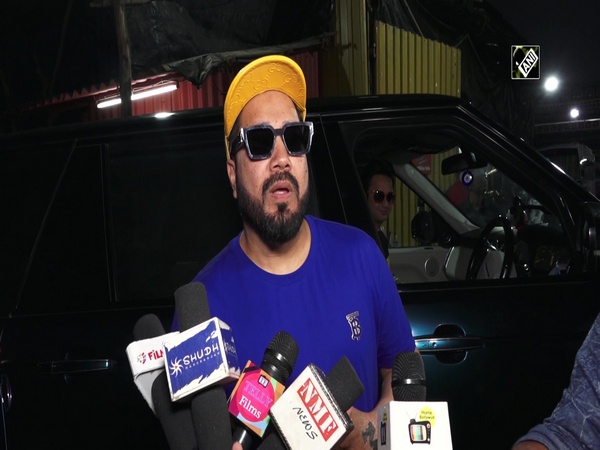 Mumbai: Singer Mika Singh arrives on Big Boss set to promote new song ‘Majnu 2’