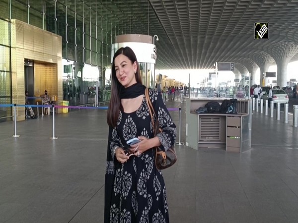 Gauahar Khan flaunts her traditional attire at Mumbai Airport