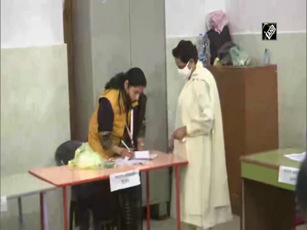 UP Polls: BSP Supremo Mayawati casts vote in Lucknow